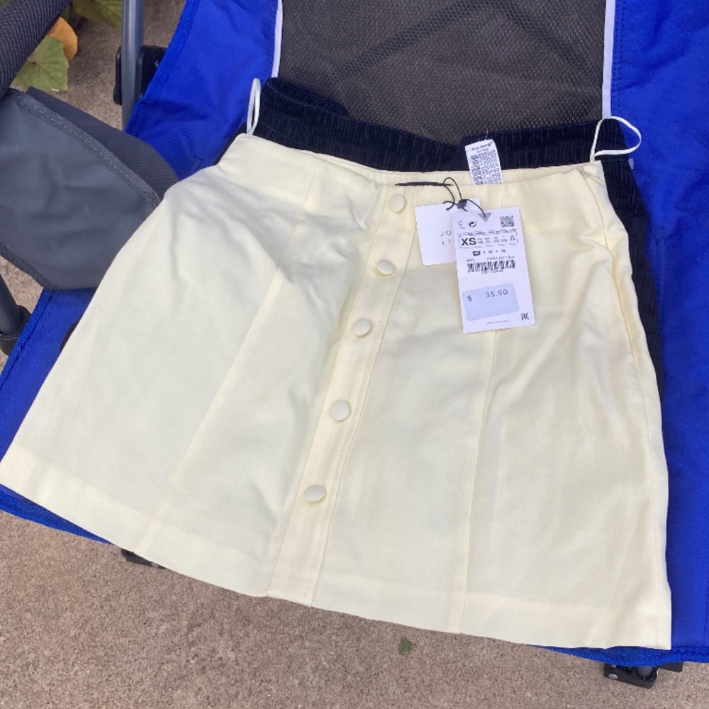 Button skirt